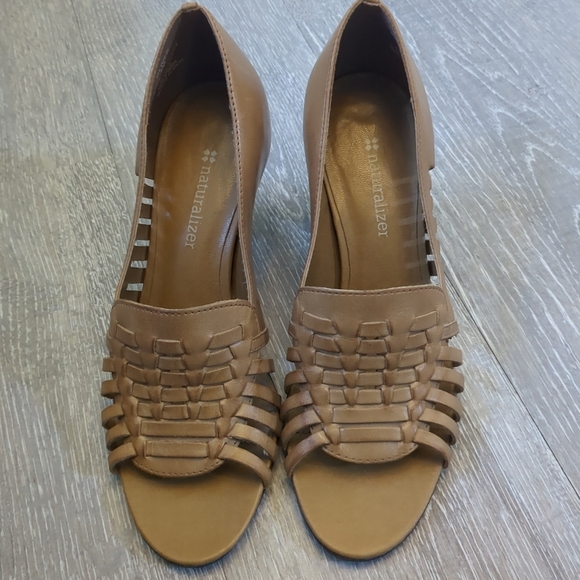 Clearout Final Naturalizer Sandals Women's 6M Tan Heeled Woven Open Toe Leather - Picture 1 of 8